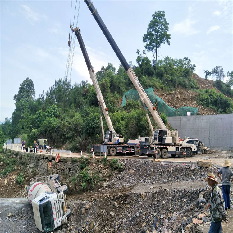 五指山汽车掉沟里叫吊车救援要多少钱